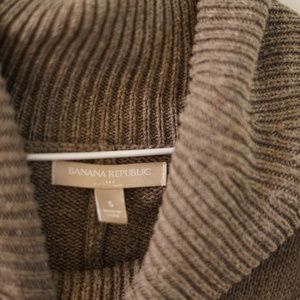 Banana Republic Full Turtle Neck Shawl